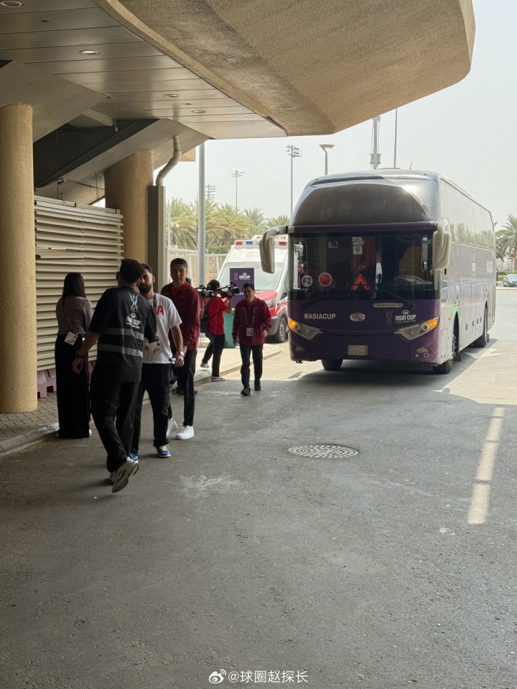 图片均来自@球圈赵探长